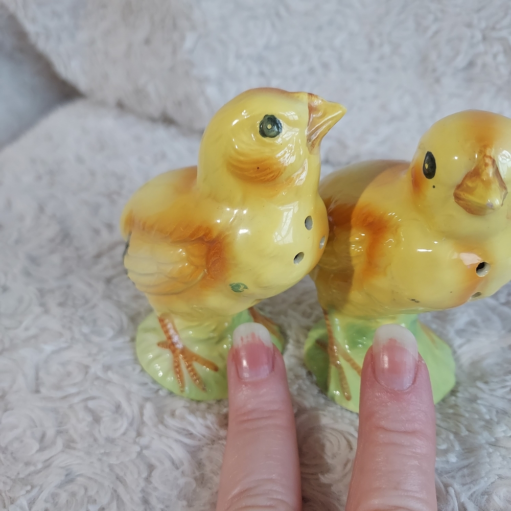 Midcentury Ceramics MCM Charming Easter Chicks Bird Salt & Pepper Shakers Kitsch - Picture 7 of 7